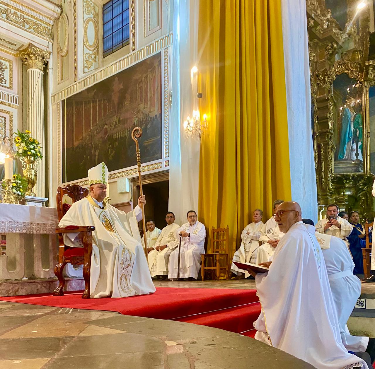 Dan la bienvenida al nuevo párroco de la Parroquia del Señor San José en Puebla