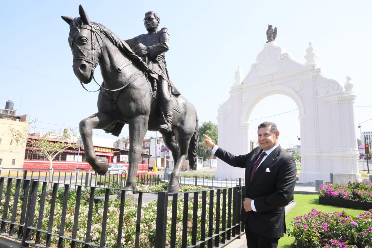 Rehabilita gobierno del estado el Arco de Loreto y devela escultura de Ignacio Zaragoza