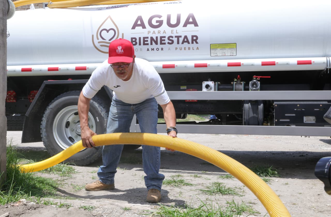 Lleva gobierno estatal agua a colonias con desabasto
