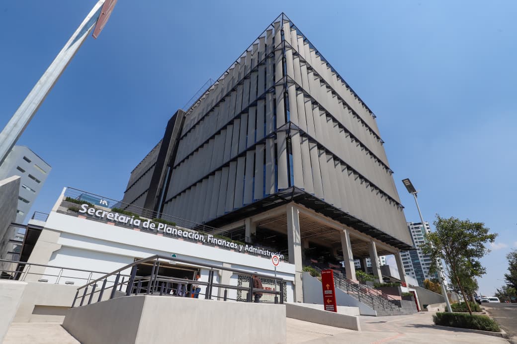 Filtraciones de agua en nuevo edificio de Planeación y Finanzas
