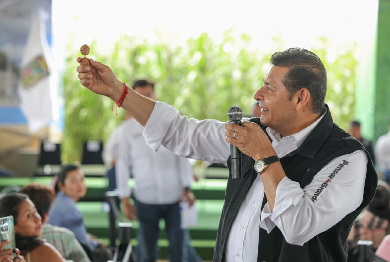 Entrega apoyos al campo el gobernador Armenta en Atempan Entrega apoyos al campo el gobernador Armenta en Atempan
