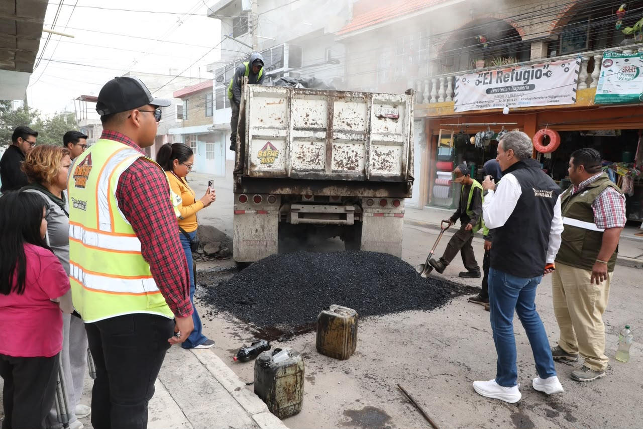 Supervisa Pepe Chedraui trabajos de bacheo en colonia Popular Castillotla Supervisa Pepe Chedraui trabajos de bacheo en colonia Popular Castillotla