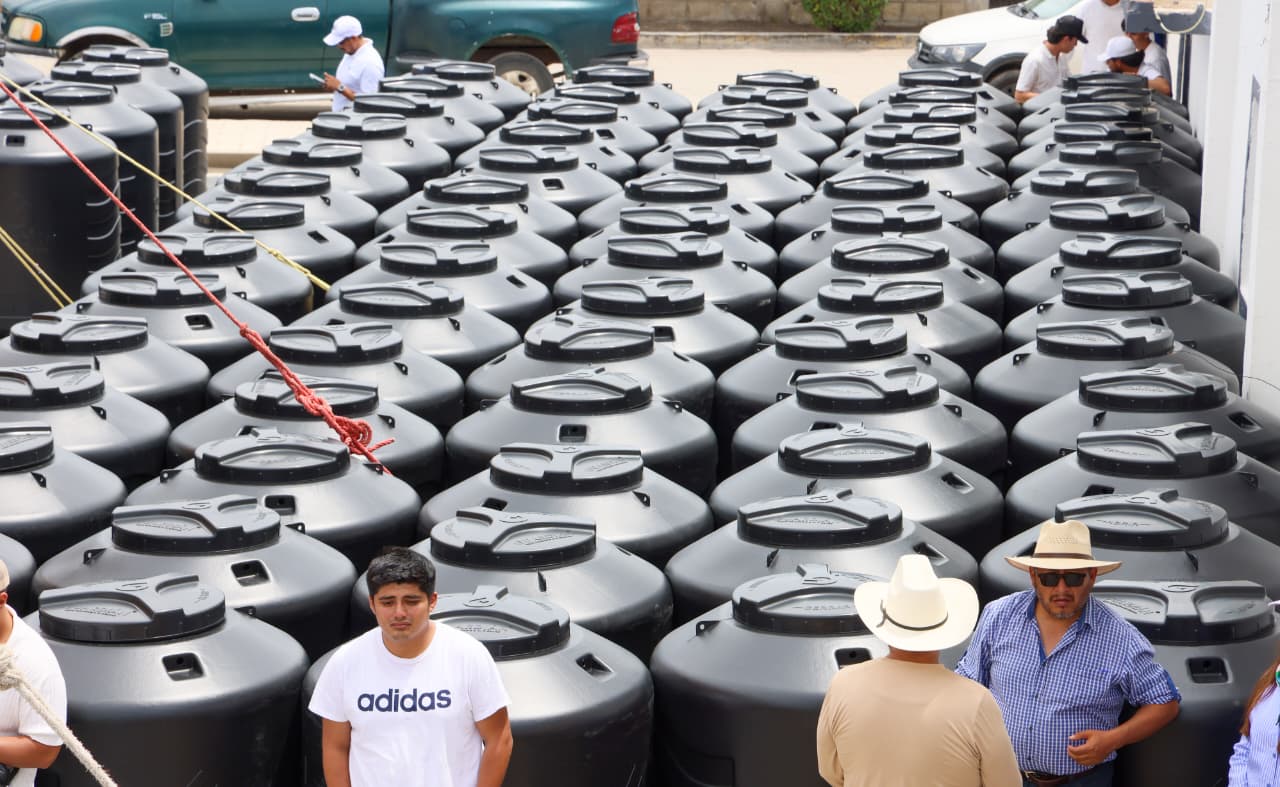 Gobierno del estado cumple compromiso con familias de San José Chiapa
