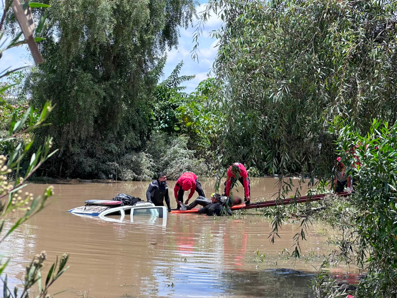 Corporaciones de Protección Civil y Bomberos localizan tres cuerpos femeninos en zona de Ocoyucan Corporaciones de Protección Civil y Bomberos localizan tres cuerpos femeninos en zona de Ocoyucan