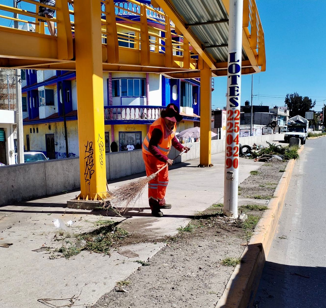 Gobierno municipal realiza jornada de limpieza en puente de la Central de Abasto