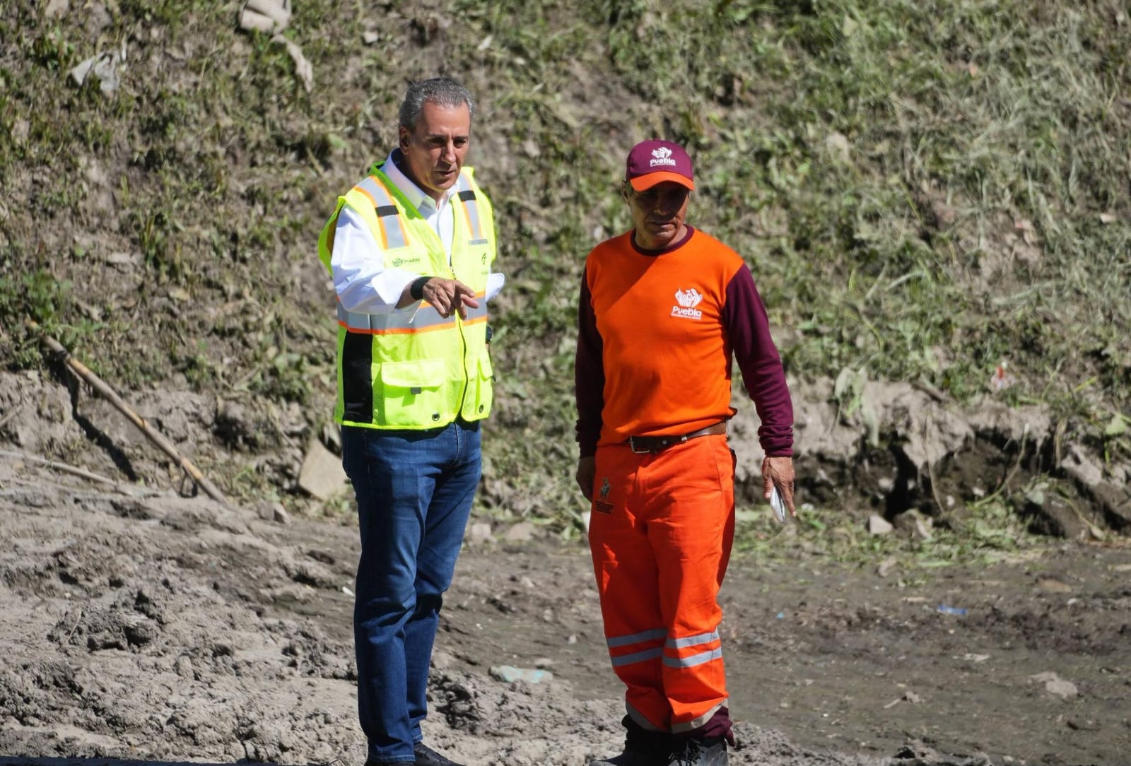 Supervisa Pepe Chedraui trabajos de limpieza y desazolve en vaso regulador Puente Negro