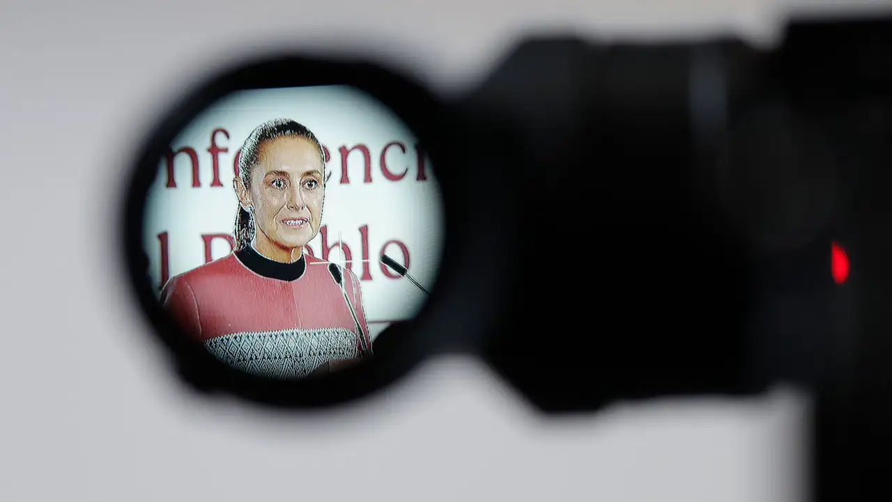 Sheinbaum respalda cierre de escuelas militarizadas en México tras muerte de una joven